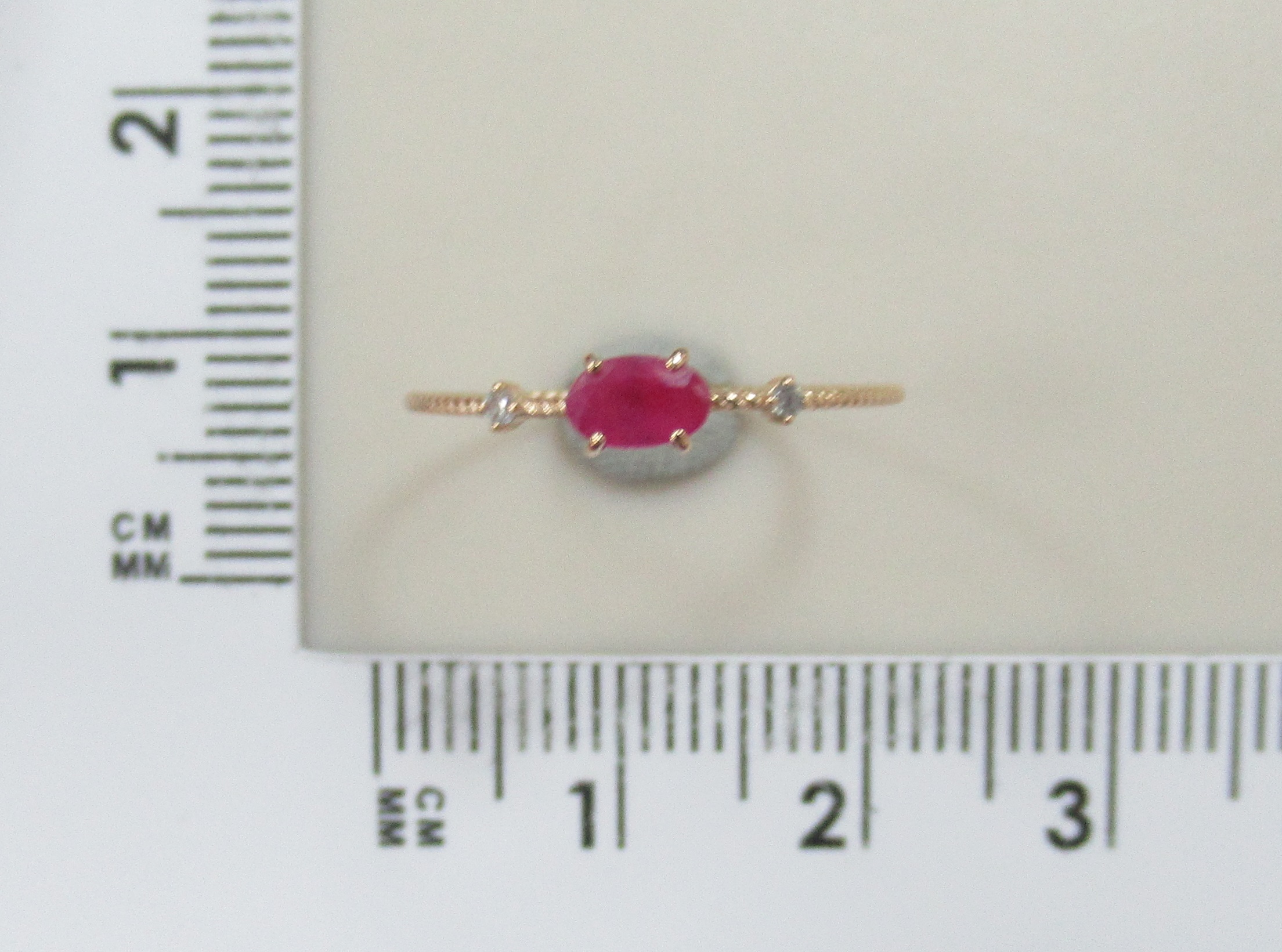 Кольцо из золота с рубином